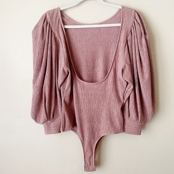 ASTR The Label | Balloon Sleeve Scoop Open Back Bodysuit Textured Pink Medium - Picture 5 of 8